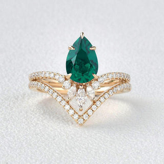 1.70 CT Pear Emerald May Birthstone Unique Bridal Ring Set in 925 Sterling Silver